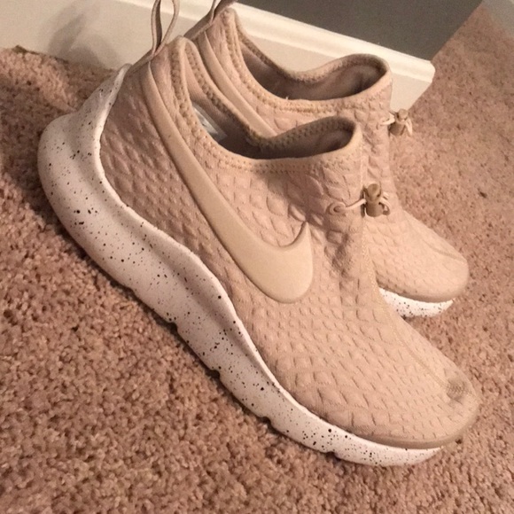 Nike Roshe Run - Picture 2 of 3